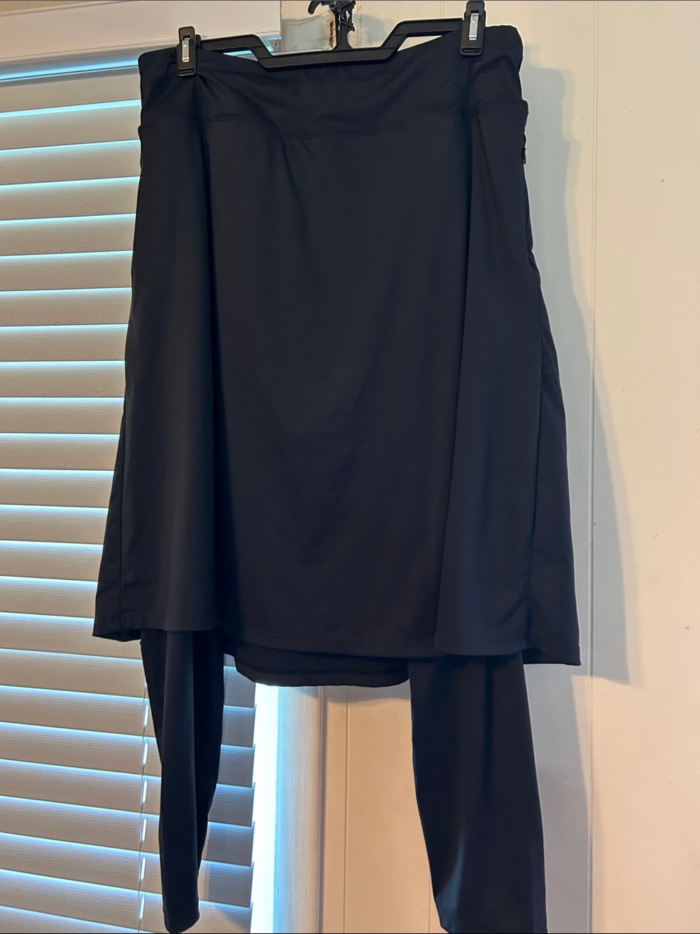 Black High-Low Active Skirt with Built-In Leggings